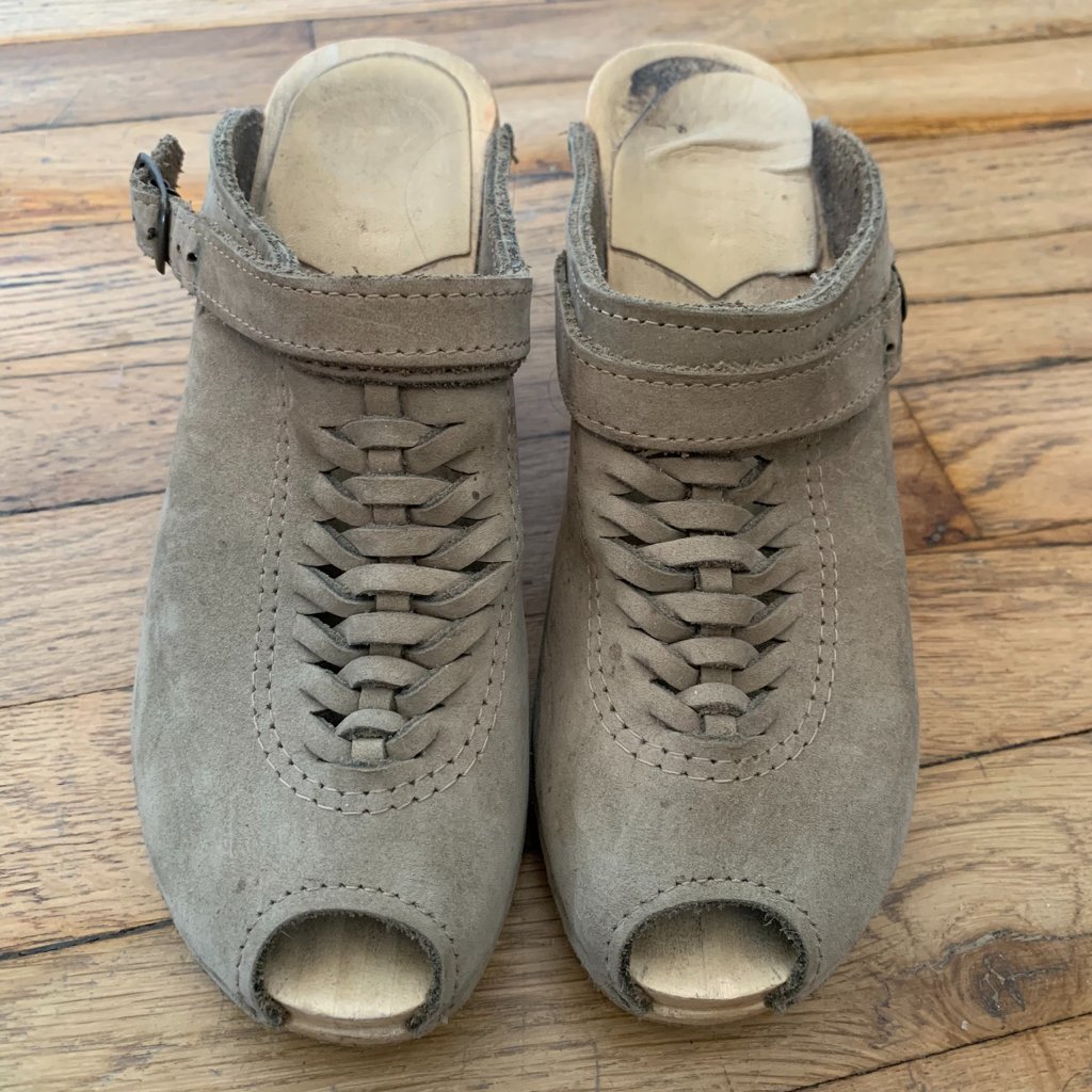 No.6 Clogs